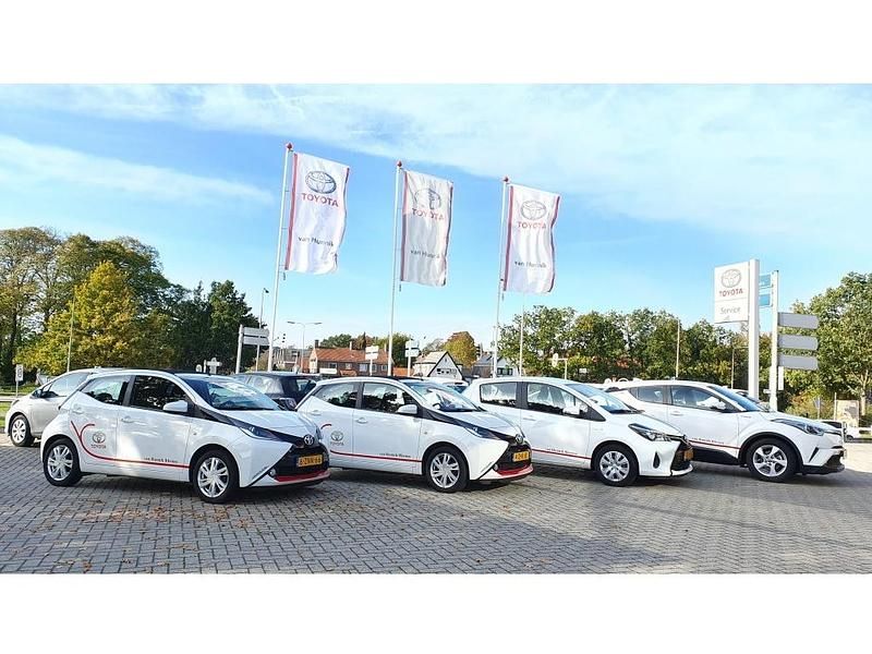 Grijs Gebruikt 2018 Toyota Auris Hybrid Stationwagen | € 13.750 (Goede deal) - Afbeelding 1/1