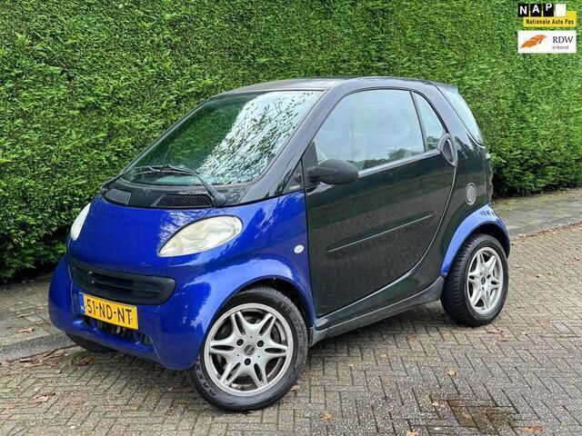 Zwart Gebruikt 2003 Smart ForTwo Coupé Pure Coupé | € 1.350 (Iets duurder) - Afbeelding 1/4