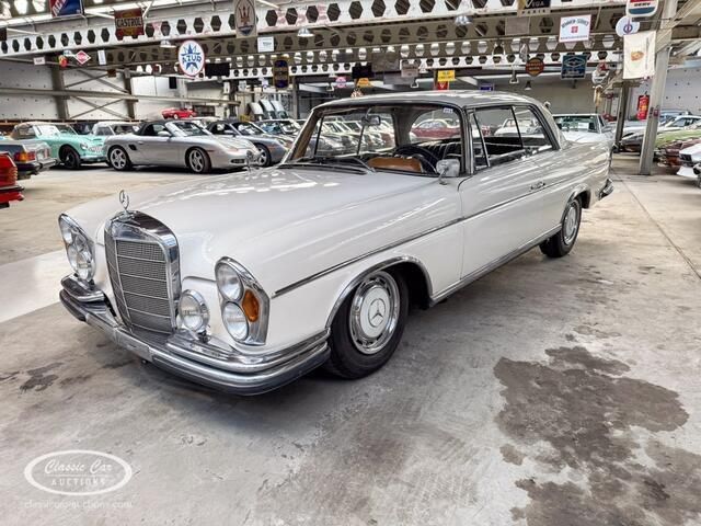 Wit Gebruikt 1962 Mercedes 300 Coupé | € 50.000 - Afbeelding 1/4