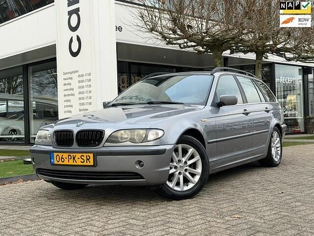Grijs Gebruikt 2004 BMW 318 Stationwagen | € 1.750 (Eerlijke prijs) - Afbeelding 1/4