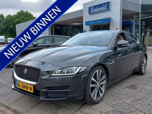 Grijs Gebruikt 2016 Jaguar XE Portfolio Sedan | € 13.450 (Duur) - Afbeelding 1/3