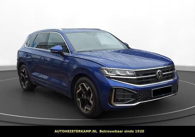 Blauw (metallic) Occasion 2025 VW Touareg R-line SUV | € 69.950 - Afbeelding 1/4