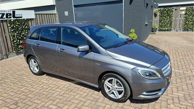 Occasion Mercedes B180 123 PK (90 kW) 2012 Grijs MPV