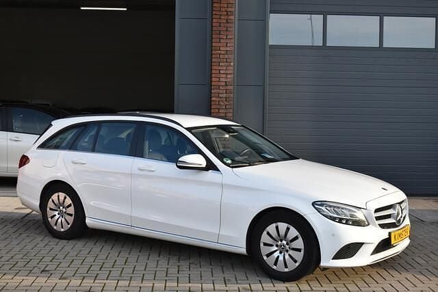 Wit Occasion 2020 Mercedes C220 Premium Stationwagen | € 23.250 (Super prijs) - Afbeelding 1/4
