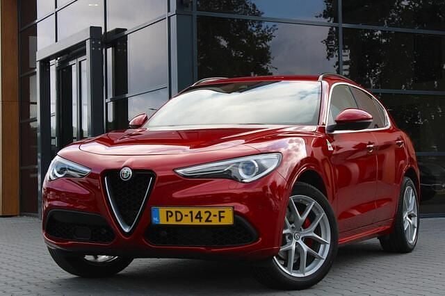 Rood Gebruikt 2017 Alfa Romeo Stelvio Super SUV | € 25.750 (Eerlijke prijs) - Afbeelding 1/4