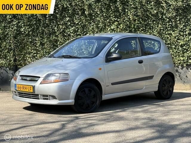 Grijs Gebruikt 2005 Chevrolet Kalos Hatchback | € 1.490 (Eerlijke prijs) - Afbeelding 1/4