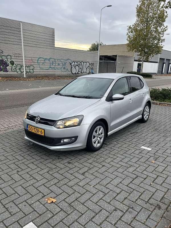 Gebruikt 2012 VW Polo Comfortline Sedan | € 3.150 (Eerlijke prijs) - Afbeelding 1/4