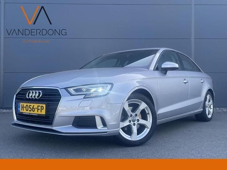Grijs Gebruikt 2020 Audi A3 Basis Sedan | € 21.945 (Super prijs) - Afbeelding 1/3