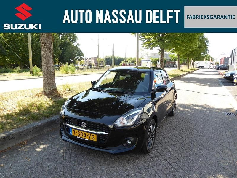 Zwart Gebruikt 2024 Suzuki Swift Style Hatchback | € 19.490 (Eerlijke prijs) - Afbeelding 1/4