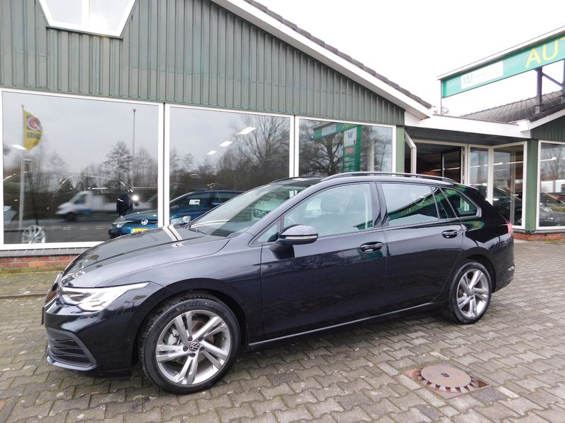 Zwart Gebruikt 2021 VW Golf VIII Life Stationwagen | € 23.950 (Iets duurder) - Afbeelding 1/4