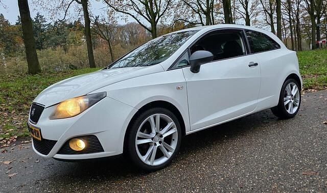 Wit Gebruikt 2009 Seat Ibiza SC Hatchback | € 1.950 (Eerlijke prijs) - Afbeelding 1/4