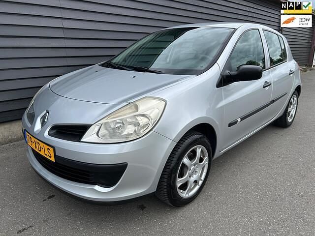 Grijs Gebruikt 2007 Renault Clio II Authentique Hatchback | € 2.245 (Eerlijke prijs) - Afbeelding 1/4
