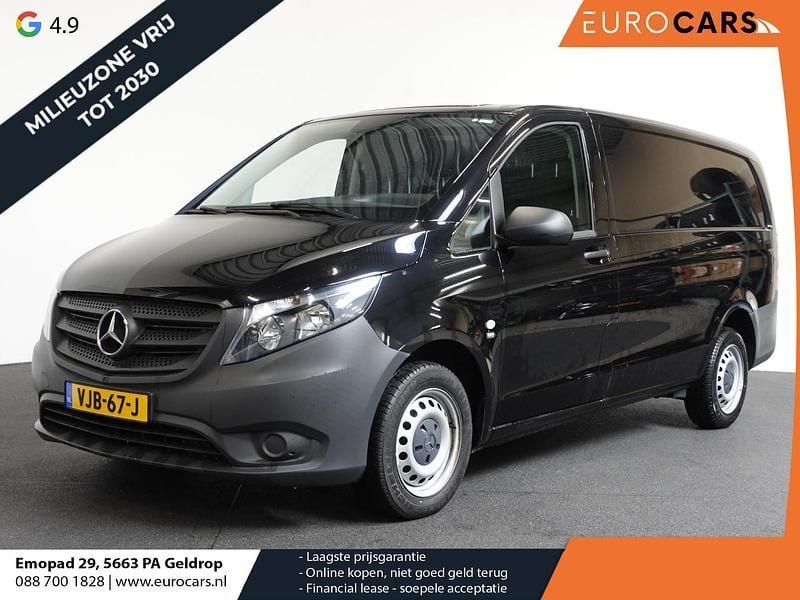 Zwart Gebruikt 2021 Mercedes Vito MPV | € 16.490 (Eerlijke prijs) - Afbeelding 1/4