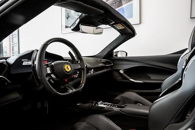 Occasion Ferrari 296 830 PK (610 kW) 2024 Zwart Cabriolet