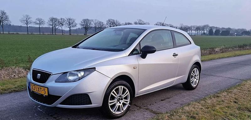 Zilver Occasion 2010 Seat Ibiza Reference MPV | € 2.600 (Eerlijke prijs) - Afbeelding 1/4