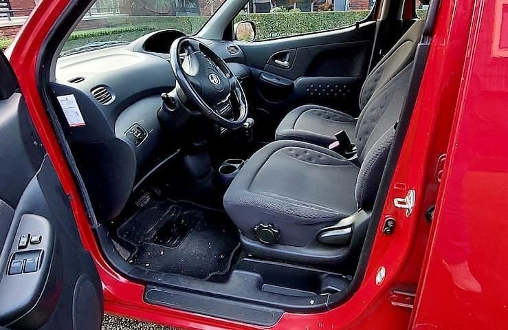 Occasion Toyota Yaris Verso Sol 2003 Rood MPV