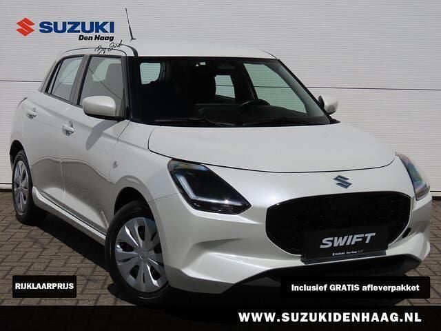 Wit Nieuw 2025 Suzuki Swift Comfort Hatchback | € 20.698 (Eerlijke prijs) - Afbeelding 1/3