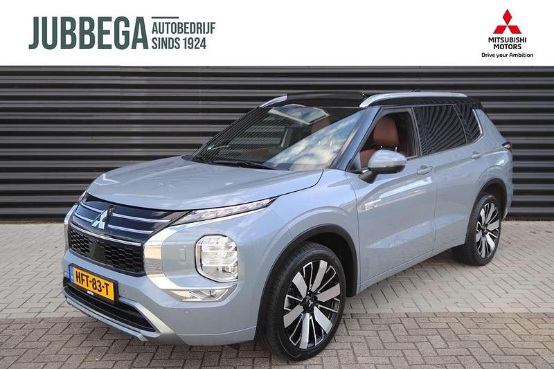 Grijs Gebruikt 2025 Mitsubishi Outlander P-HEV Instyle SUV | € 57.995 - Afbeelding 1/4