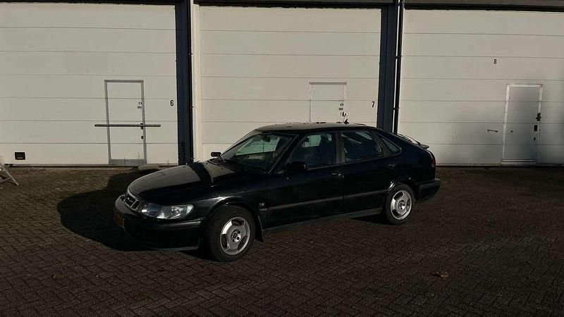 Zwart Gebruikt 2002 Saab 9-3 Hatchback | € 2.850 (Eerlijke prijs) - Afbeelding 1/4