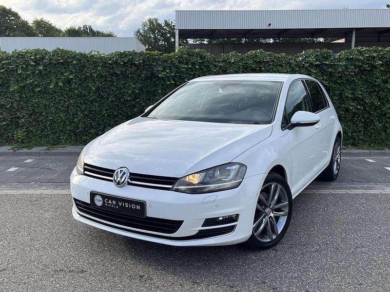 Wit Gebruikt 2014 VW Golf VII Highline Hatchback | € 9.499 (Eerlijke prijs) - Afbeelding 1/4