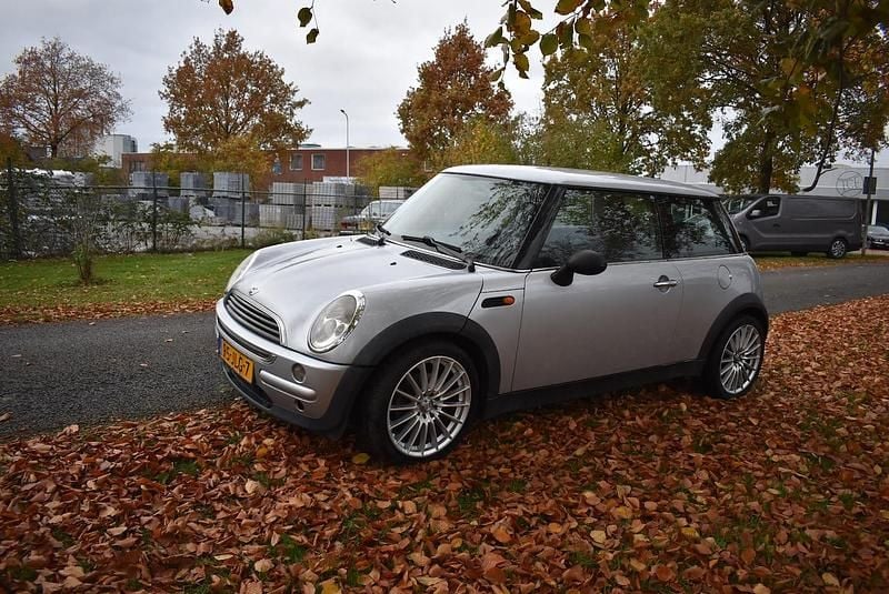 Grijs (metallic) Gebruikt 2003 Mini ONE Hatchback | € 1.450 (Eerlijke prijs) - Afbeelding 1/4