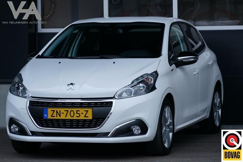 Wit Gebruikt 2019 Peugeot 208 Signature Sky Hatchback | € 11.950 (Goede deal) - Afbeelding 1/4