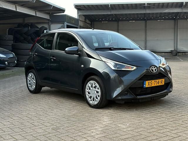 Occasion Toyota Aygo X-play 72 PK (52 kW) 2019 Grijs Hatchback