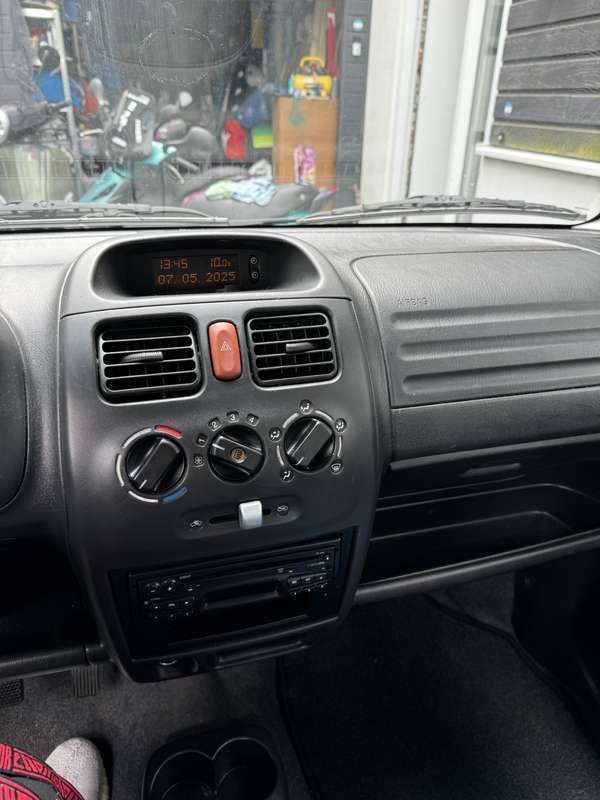 Blauw Gebruikt 2003 Opel Agila Color Edition MPV | € 500 (Goede deal) - Afbeelding 1/4