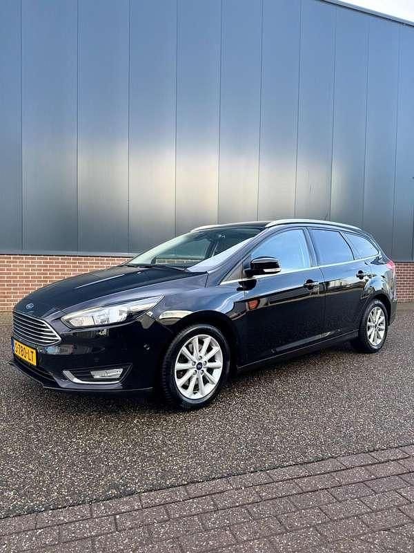Zwart Occasion 2018 Ford Focus Titanium Stationwagen | € 11.995 (Super prijs) - Afbeelding 1/4