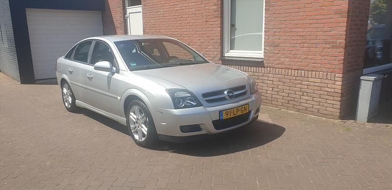 Grijs Gebruikt 2003 Opel Vectra Elegance Hatchback | € 1.395 (Goede deal) - Afbeelding 1/4