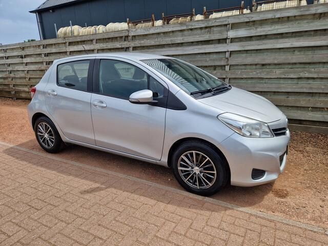Grijs Gebruikt 2014 Toyota Yaris MPV | € 5.250 (Eerlijke prijs) - Afbeelding 1/4