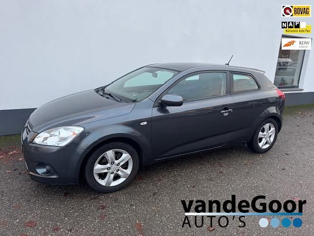 Grijs Gebruikt 2011 Kia ProCeed Hatchback | € 3.950 (Eerlijke prijs) - Afbeelding 1/4