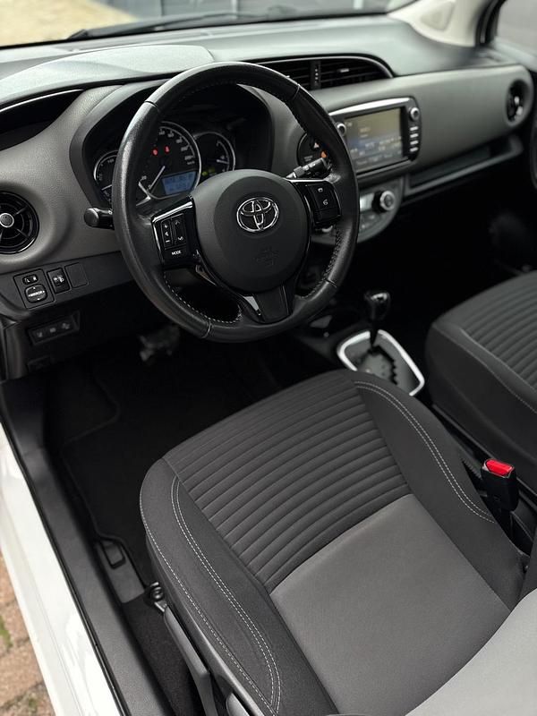 Occasion Toyota Yaris Hybrid 101 PK (74 kW) 2019 Wit Hatchback