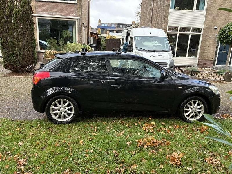 Occasion Kia Ceed 109 PK (80 kW) 2009 Zwart Hatchback