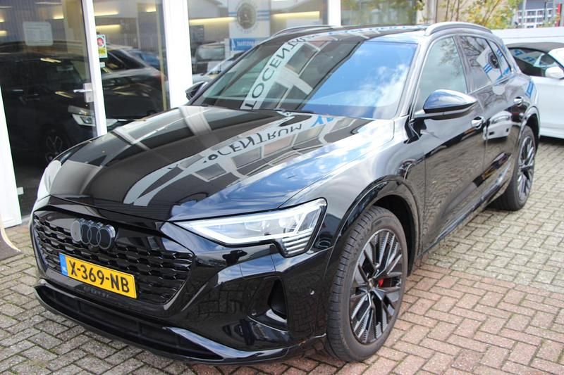 Zwart Gebruikt 2024 Audi Q8 e-tron Advanced SUV | € 60.950 (Super prijs) - Afbeelding 1/4