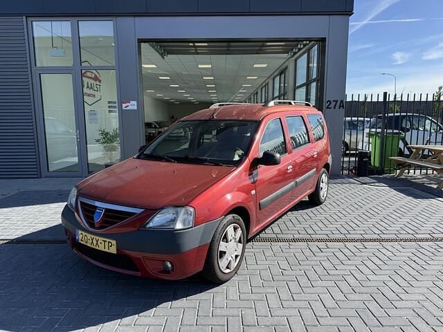 Rood Gebruikt 2007 Dacia Logan MCV Lauréate MPV | € 1.445 - Afbeelding 1/4