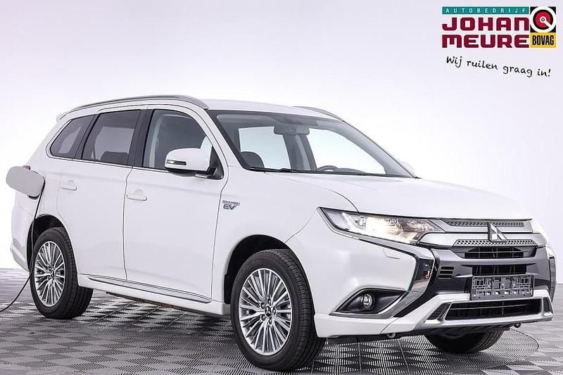 Wit Occasion 2020 Mitsubishi Outlander P-HEV Intense+ SUV | € 24.990 (Goede deal) - Afbeelding 1/4