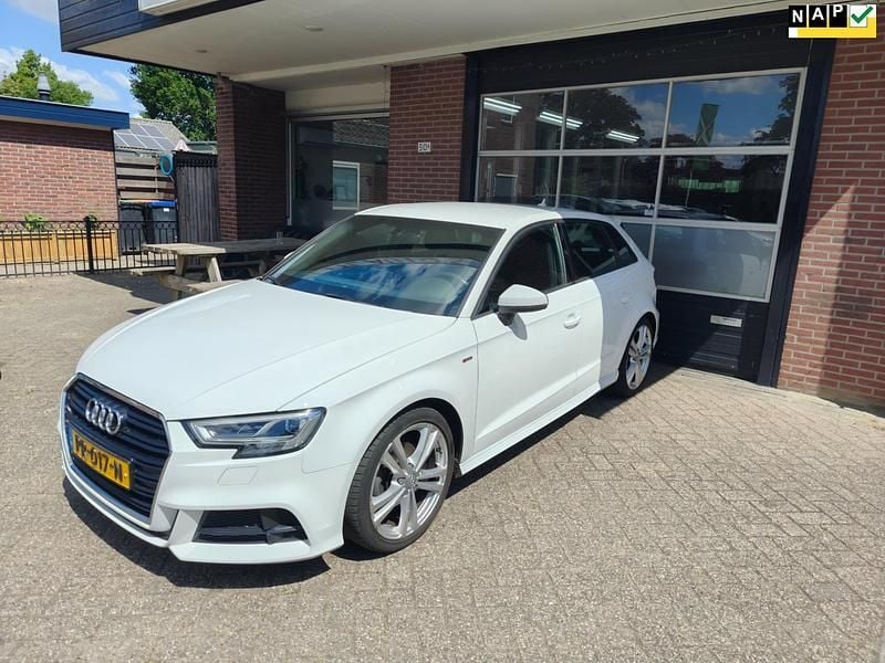 Wit Gebruikt 2017 Audi A3 S-Line Hatchback | € 12.950 (Eerlijke prijs) - Afbeelding 1/4
