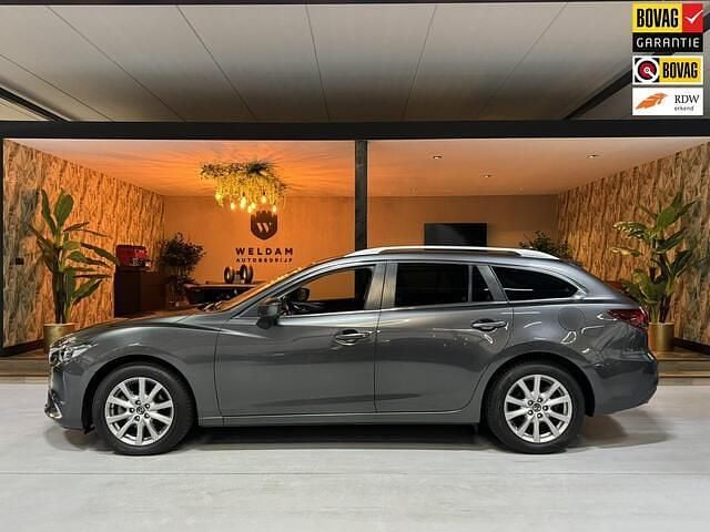 Grijs (metallic) Occasion 2018 Mazda 6 Stationwagen | € 19.990 (Eerlijke prijs) - Afbeelding 1/4