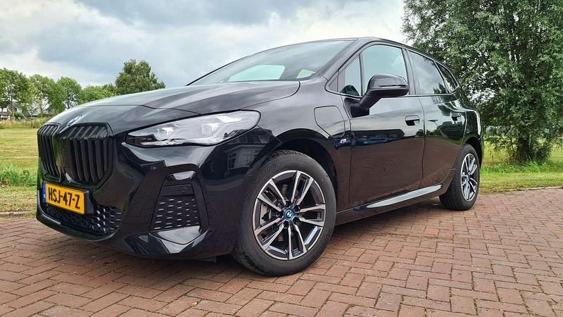 Zwart Gebruikt 2023 BMW 225 M Sport MPV | € 33.950 - Afbeelding 1/4