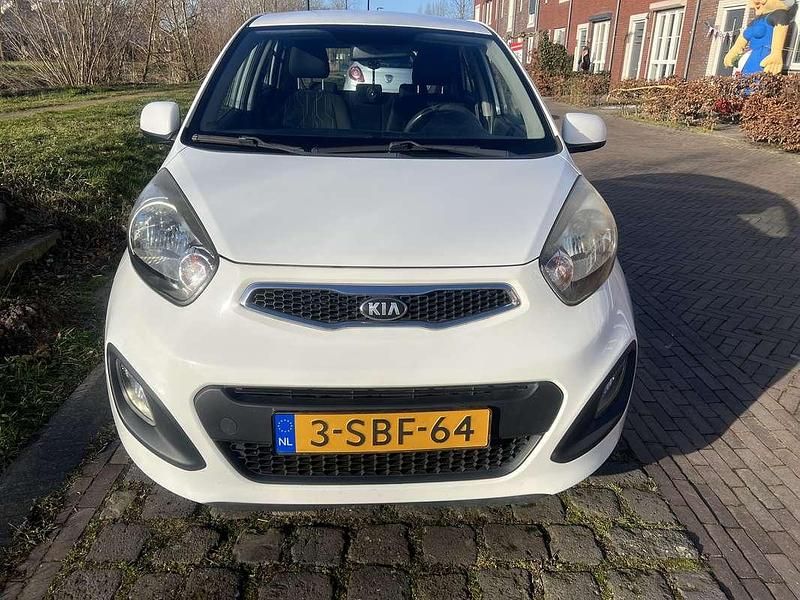 Wit Occasion 2013 Kia Picanto Hatchback | € 3.500 (Goede deal) - Afbeelding 1/4