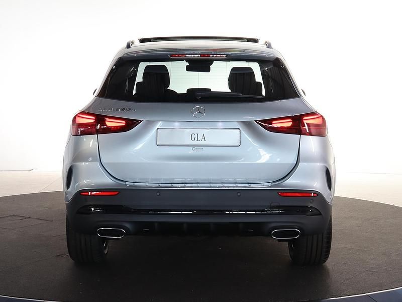 Occasion Mercedes GLA250 Business 163 PK (119 kW) 2025 Zilver SUV