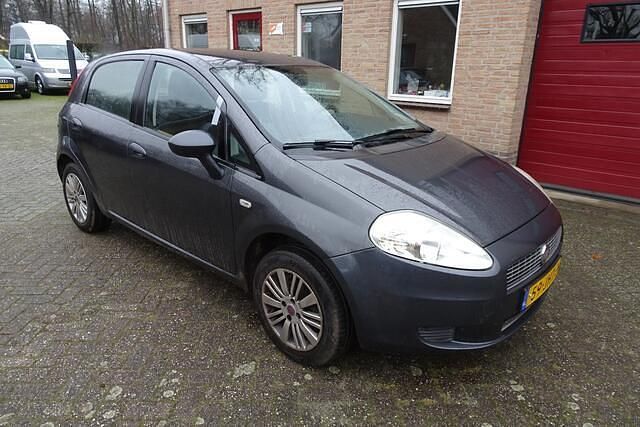 Zwart Gebruikt 2009 Fiat Punto Lusso Hatchback | € 1.645 (Goede deal) - Afbeelding 1/4