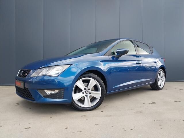 Blauw, metallic lak Gebruikt 2014 Seat Leon FR Hatchback | € 10.945 (Eerlijke prijs) - Afbeelding 1/4