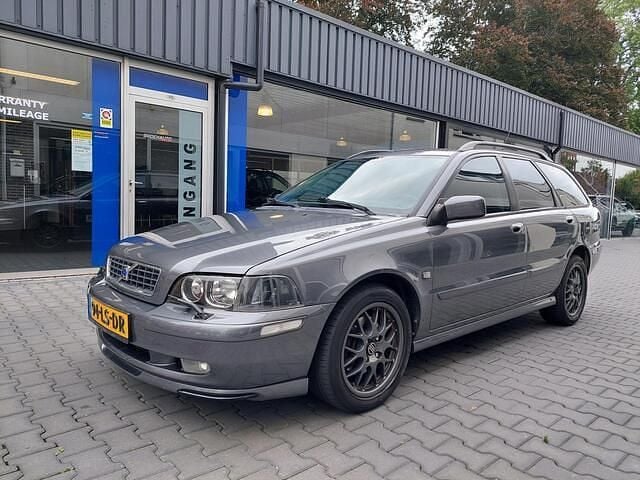 Grijs Gebruikt 2003 Volvo V40 Stationwagen | € 1.994 (Eerlijke prijs) - Afbeelding 1/4