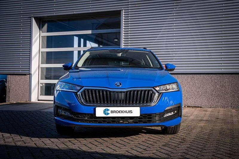 Occasion Skoda Octavia Business Line 204 PK (150 kW) 2022 Blauw Stationwagen