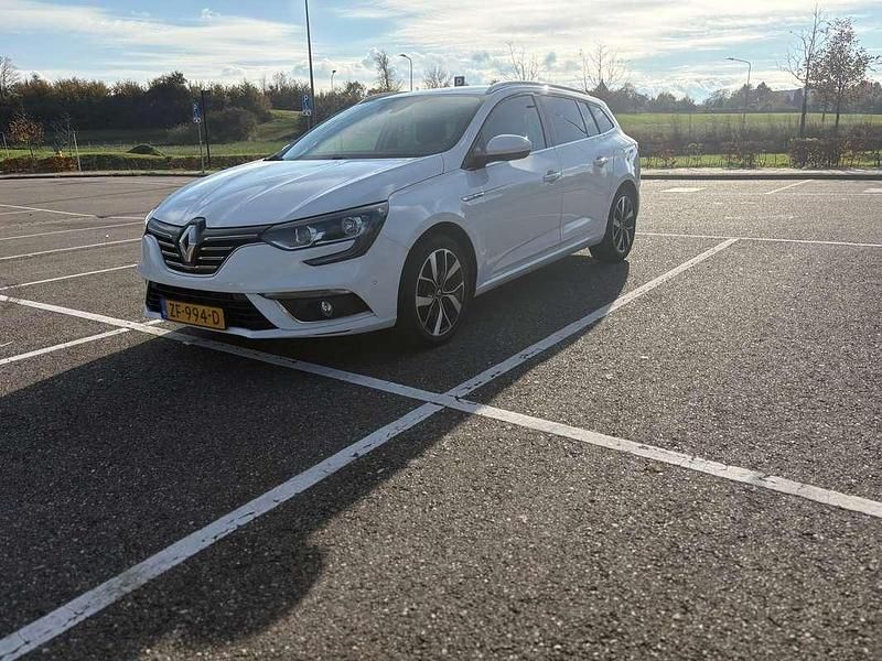 Wit Occasion 2019 Renault Mégane GrandTour Bose Edition Stationwagen | € 15.000 (Iets duurder) - Afbeelding 1/4
