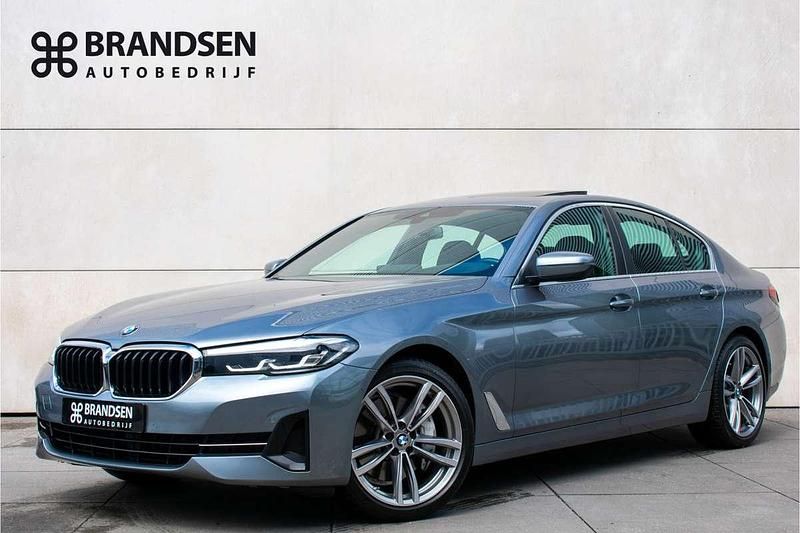 Grijs, metallic lak Gebruikt 2020 BMW 540 Executive Sedan | € 38.900 (Super prijs) - Afbeelding 1/4