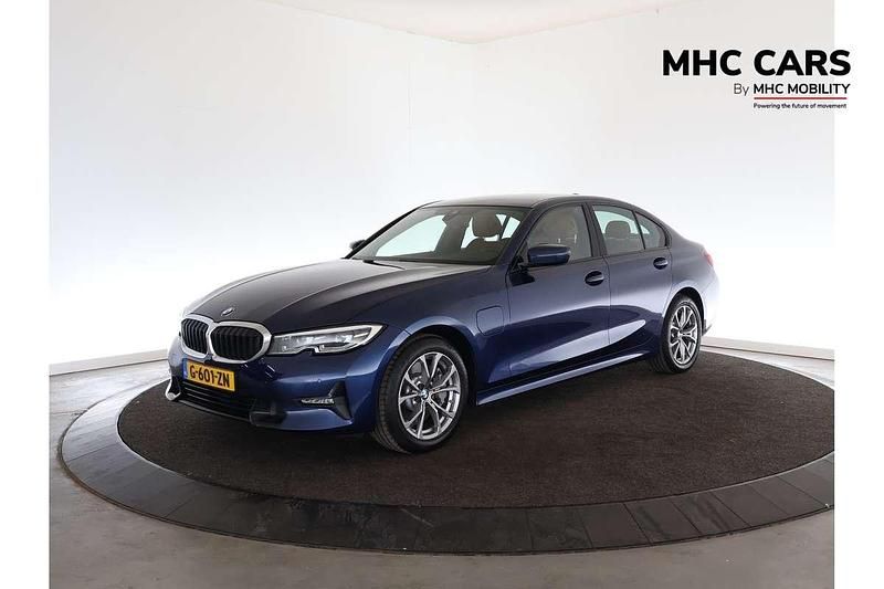 Blauw Gebruikt 2020 BMW 330e Sport Line Sedan | € 25.200 (Goede deal) - Afbeelding 1/4