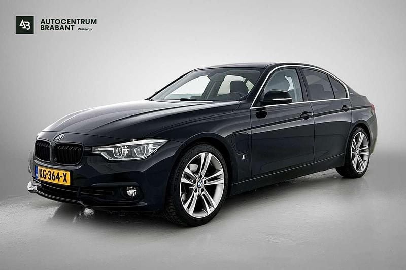 Zwart Gebruikt 2016 BMW 330e Executive Sedan | € 14.995 (Eerlijke prijs) - Afbeelding 1/3